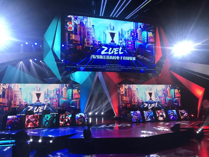 同时替补席 同时替补席